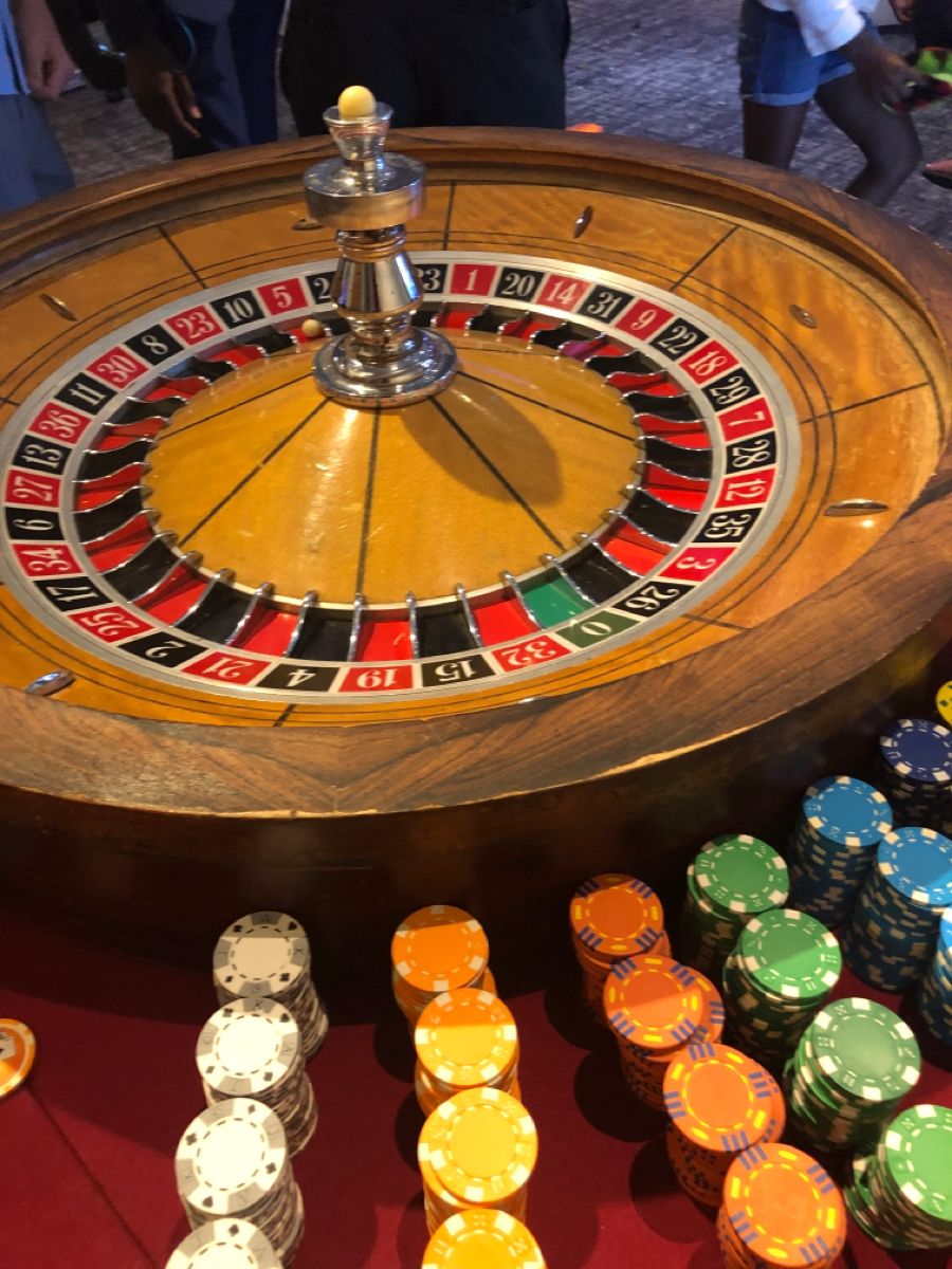 Casino Party 4 U کھلاڑیوں کے لیے لائیو کیسینو سیکشن
