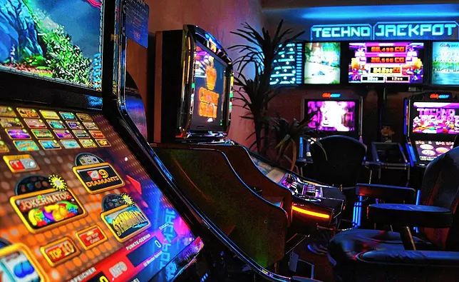 پاکستان میں Casino Party 4 U کا آن لائن کیسینو سیکشن کھولیں۔